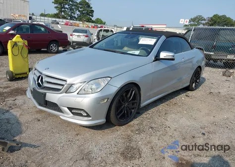 2011 Mercedes-Benz E 550 z USA, uszkodzony, nr VIN WDDKK7CF5BF100354